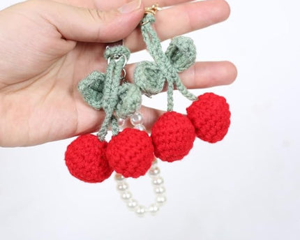 Porte-clés cerises crochetées – Breloque fruit décorative en fil doux avec boucle dorée