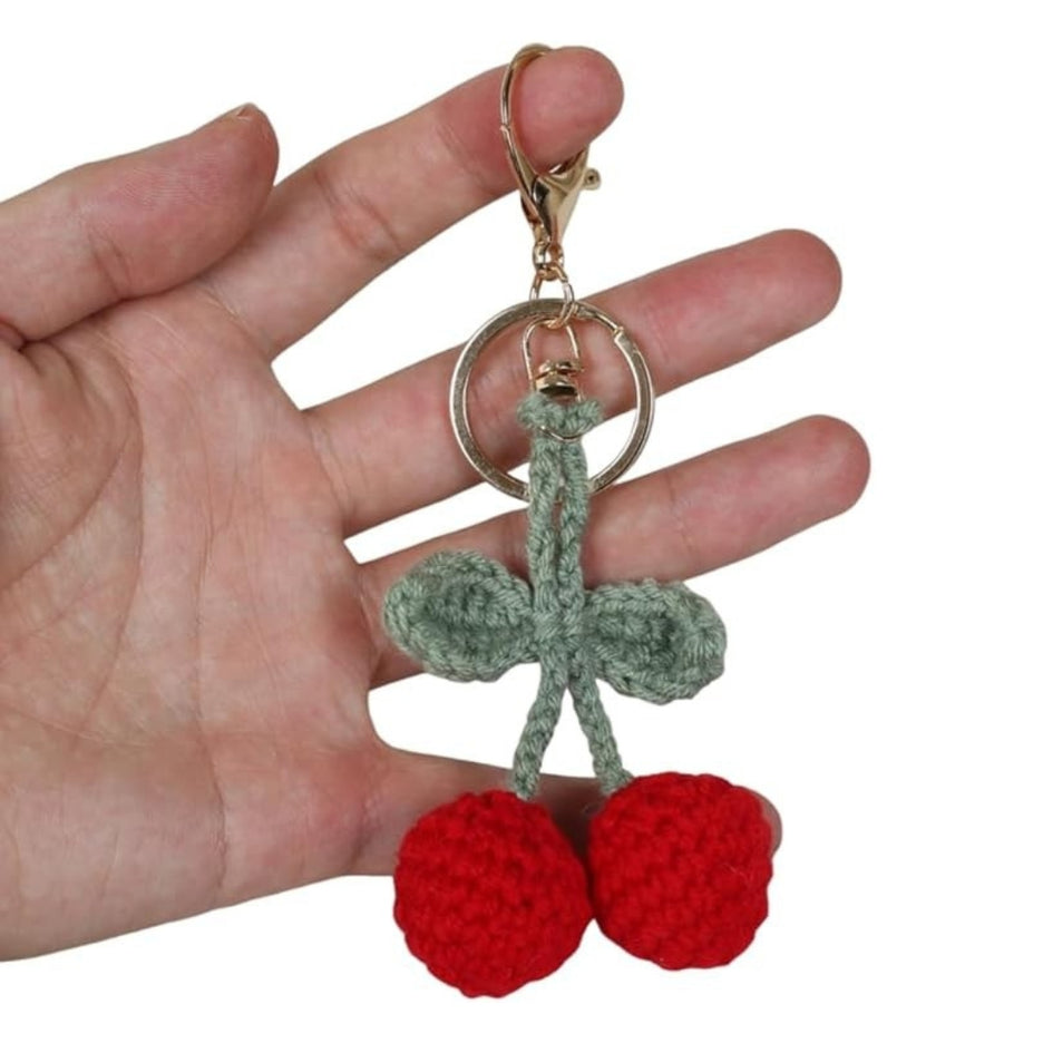 Porte-clés cerises crochetées – Breloque fruit décorative en fil doux avec boucle dorée