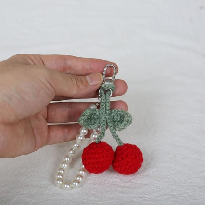 Porte-clés cerises crochetées – Breloque fruit décorative en fil doux avec boucle dorée