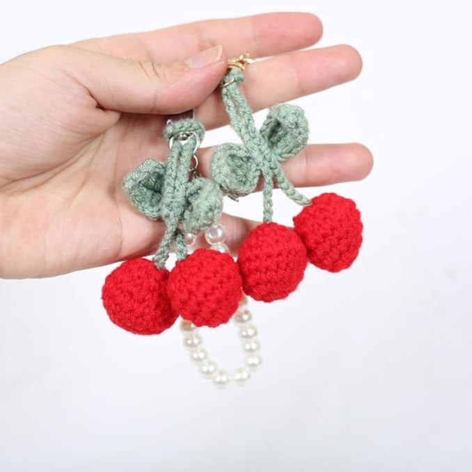 Porte-clés cerises crochetées – Breloque fruit décorative en fil doux avec boucle dorée
