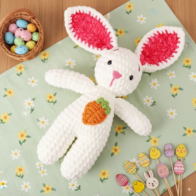 Poupée lapin au crochet fait main – Jouet tricoté 27 cm avec carotte – Décoration et cadeau de soutien émotionnel